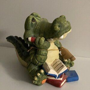 COLLECTIBLE Features Crocodile Figurine​​​​ AB